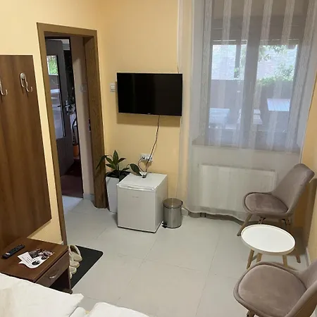 לינה וארוחת בוקר Vt6 House & Restaurant 3*