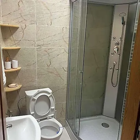 לינה וארוחת בוקר Vt6 House & Restaurant 3*