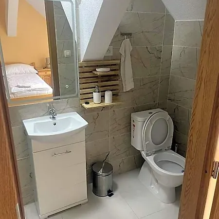 Vt6 House & Restaurant 3* זנוימו
