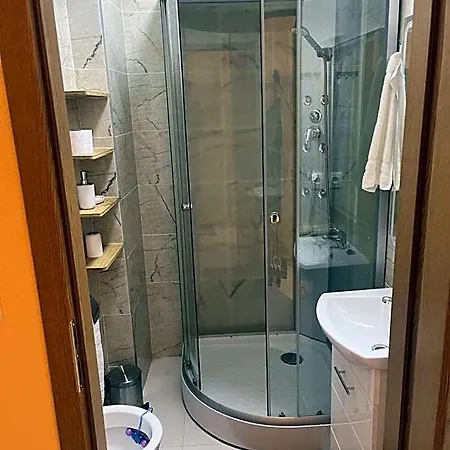 Vt6 House & Restaurant 3* זנוימו